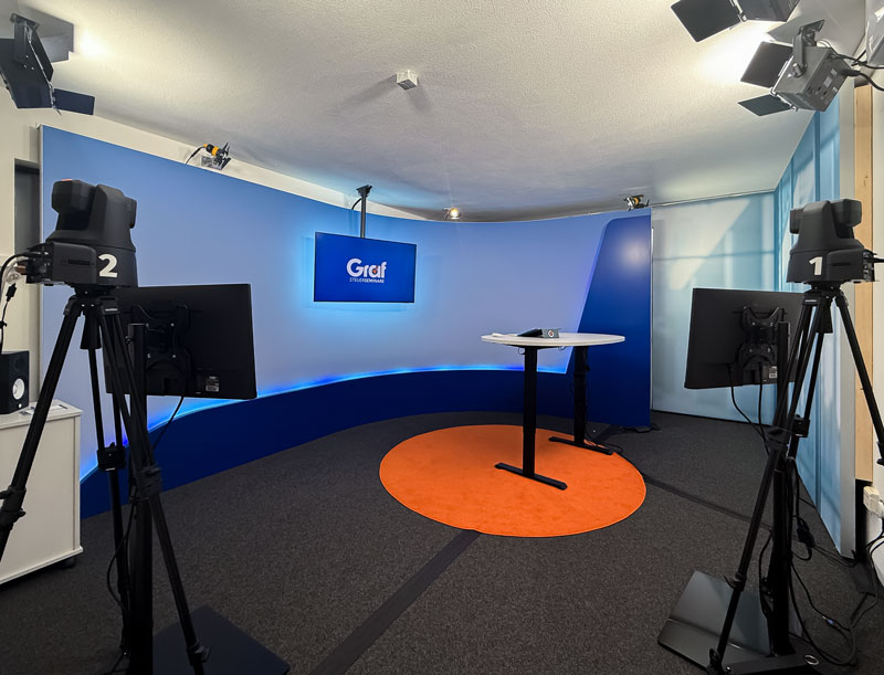 Online-Seminar-Studio-Set für Online-Seminare mit Regieraum und PTZ-Kameras