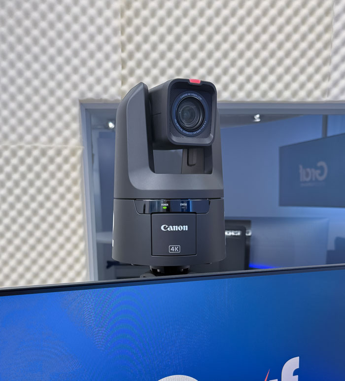 TZ-Kamera im Studio-Setup für Online-Seminaraufnahmen